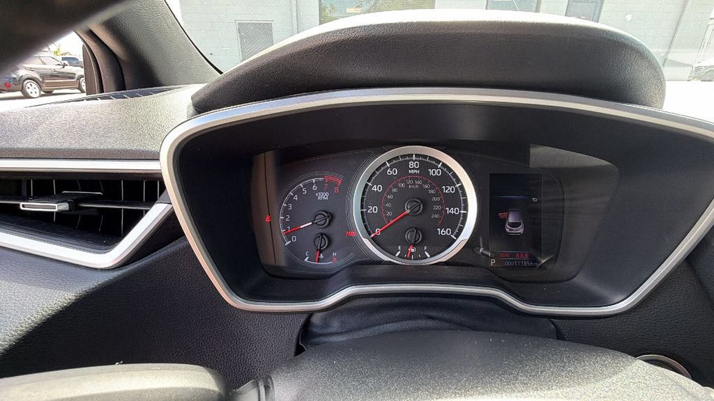 Used 2021 Toyota Corolla SE w/ Special Edition FWD image 19