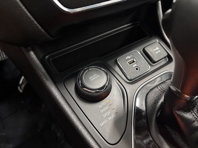 Used 2021 Jeep Cherokee Limited w/ Trailer Tow Group image 45