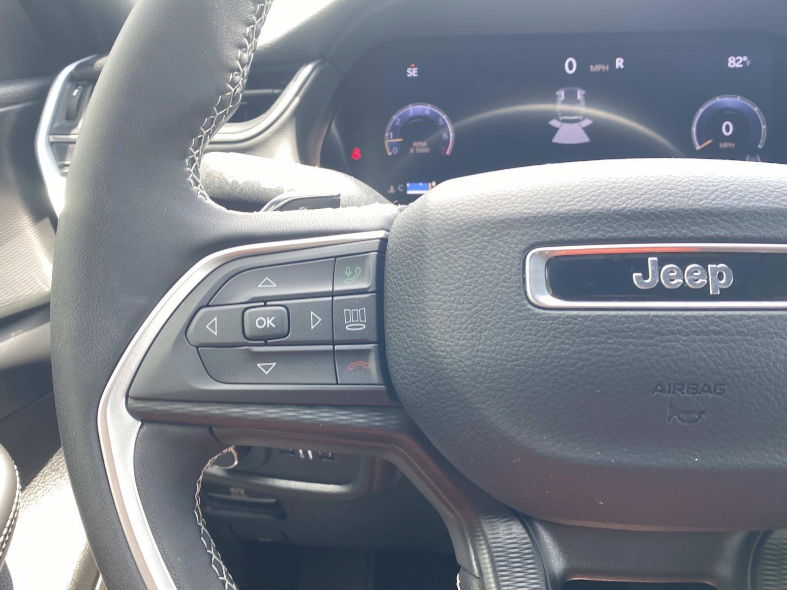 Used 2024 Jeep Grand Cherokee Laredo X RWD image 33