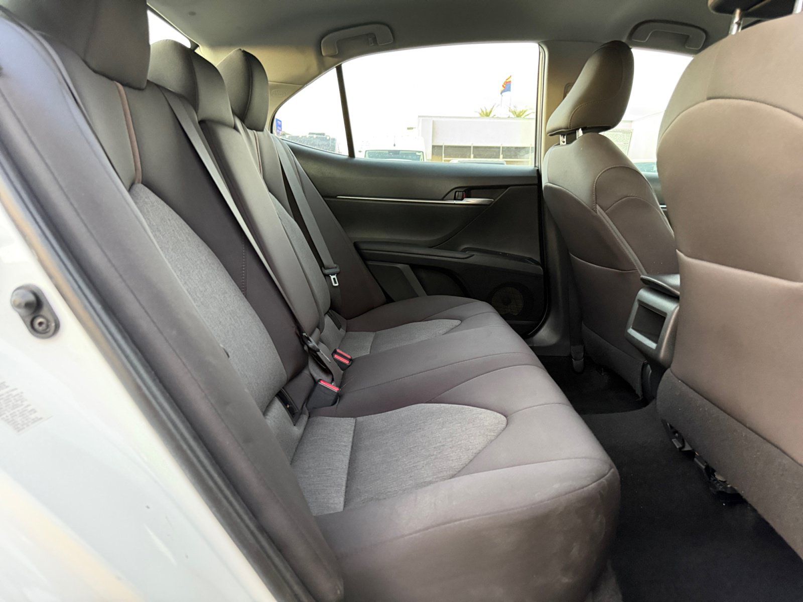 Used 2018 Toyota Camry LE FWD image 25