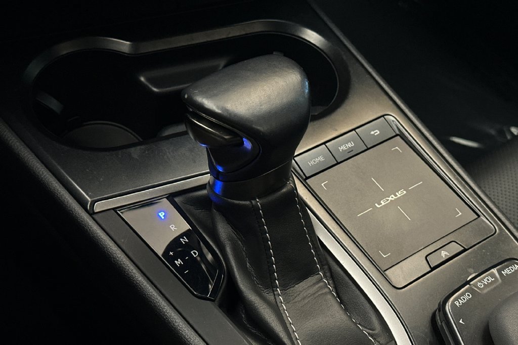 Used 2019 Lexus UX 200 w/ Premium Package FWD image 21
