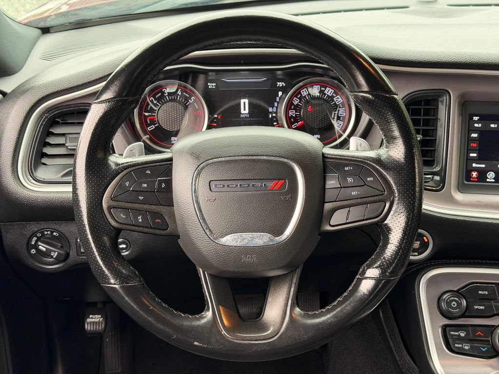 Used 2022 Dodge Challenger R/T RWD image 4