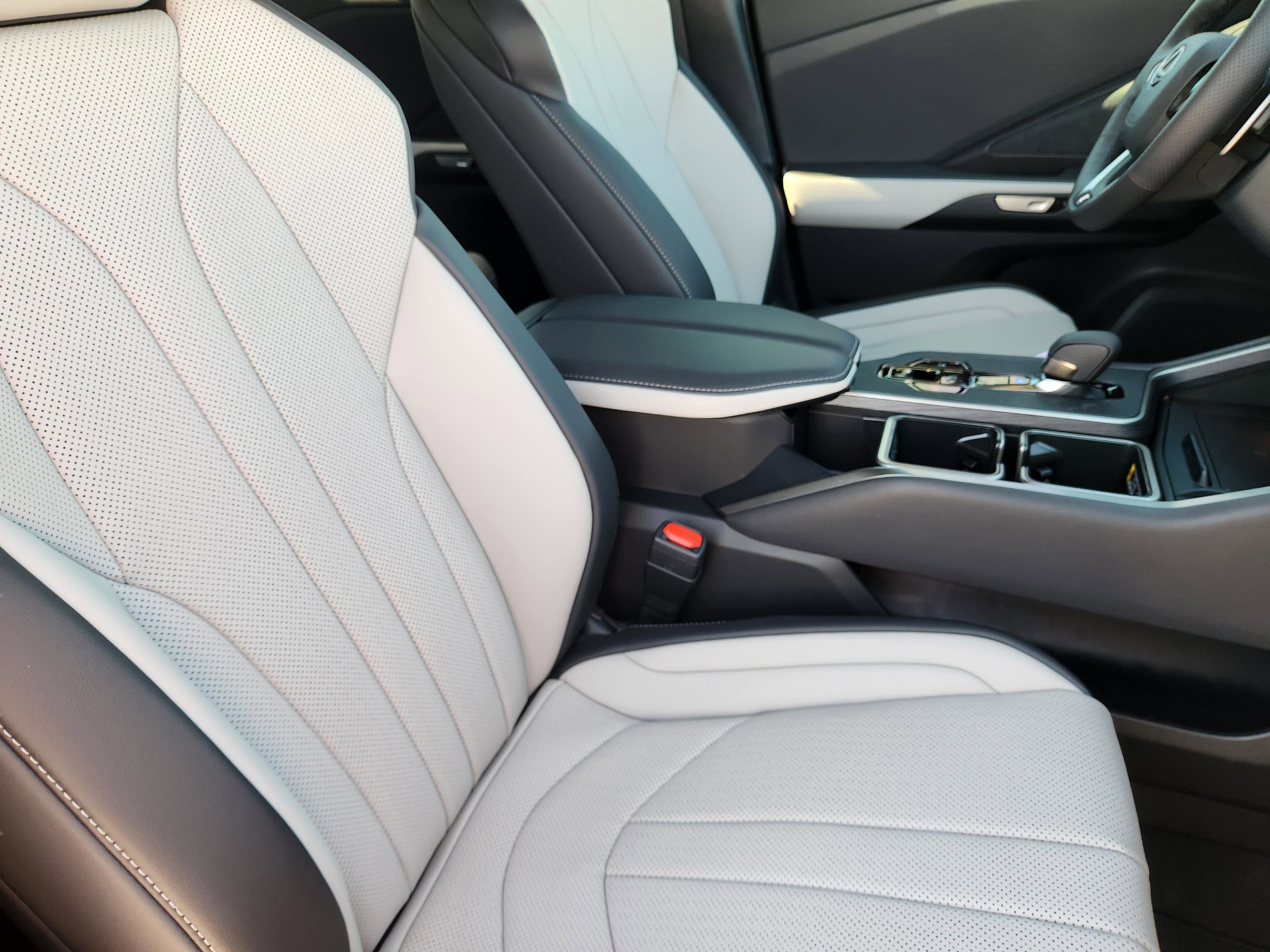 New 2026 Lexus TX 500h AWD image 9