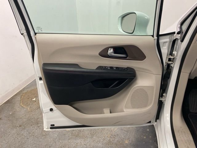 Used 2018 Chrysler Pacifica Touring-L Plus w/ Advanced Safetytec Group image 20