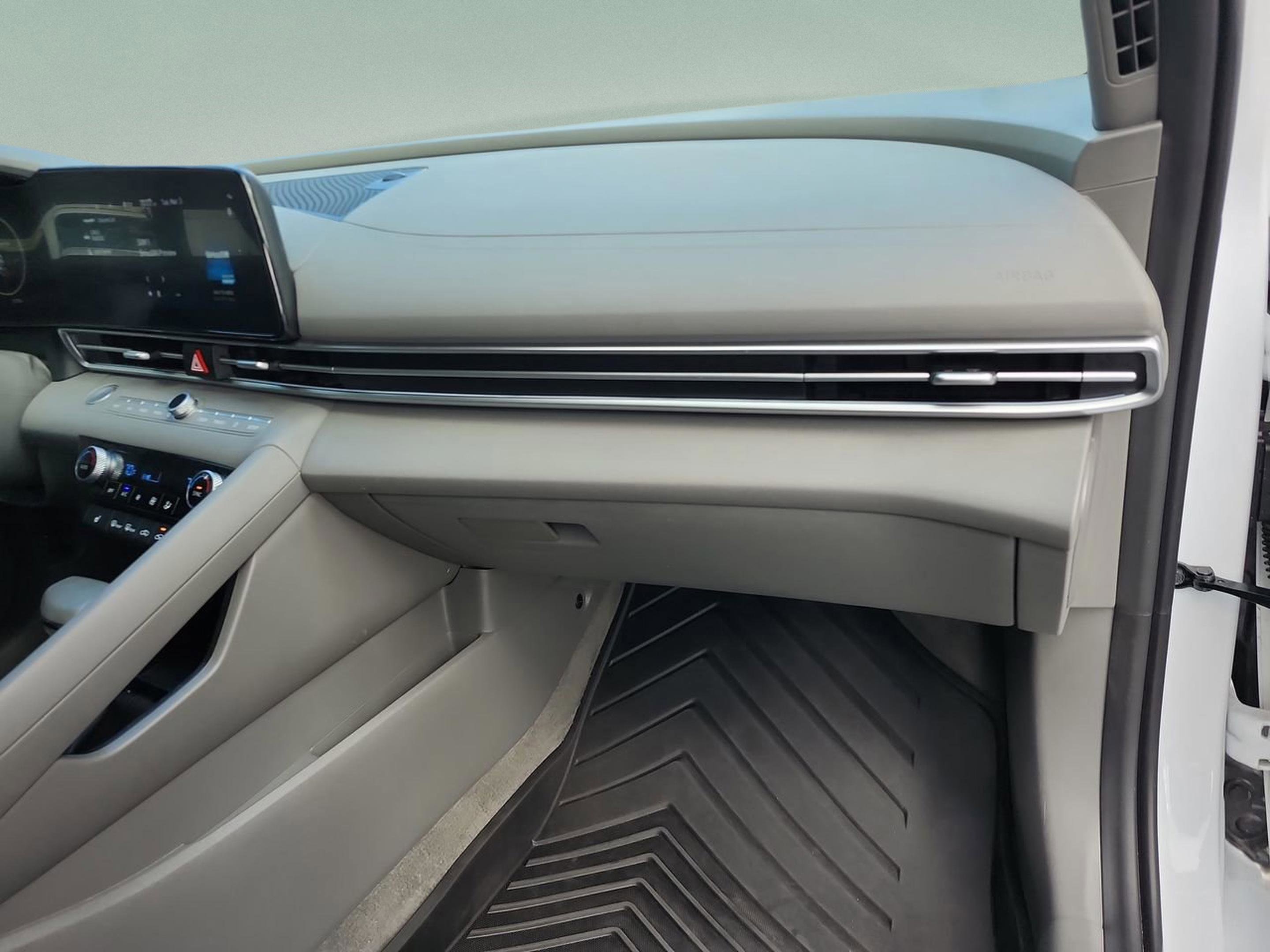 Certified 2024 Hyundai Elantra SEL w/ Convenience Package image 20