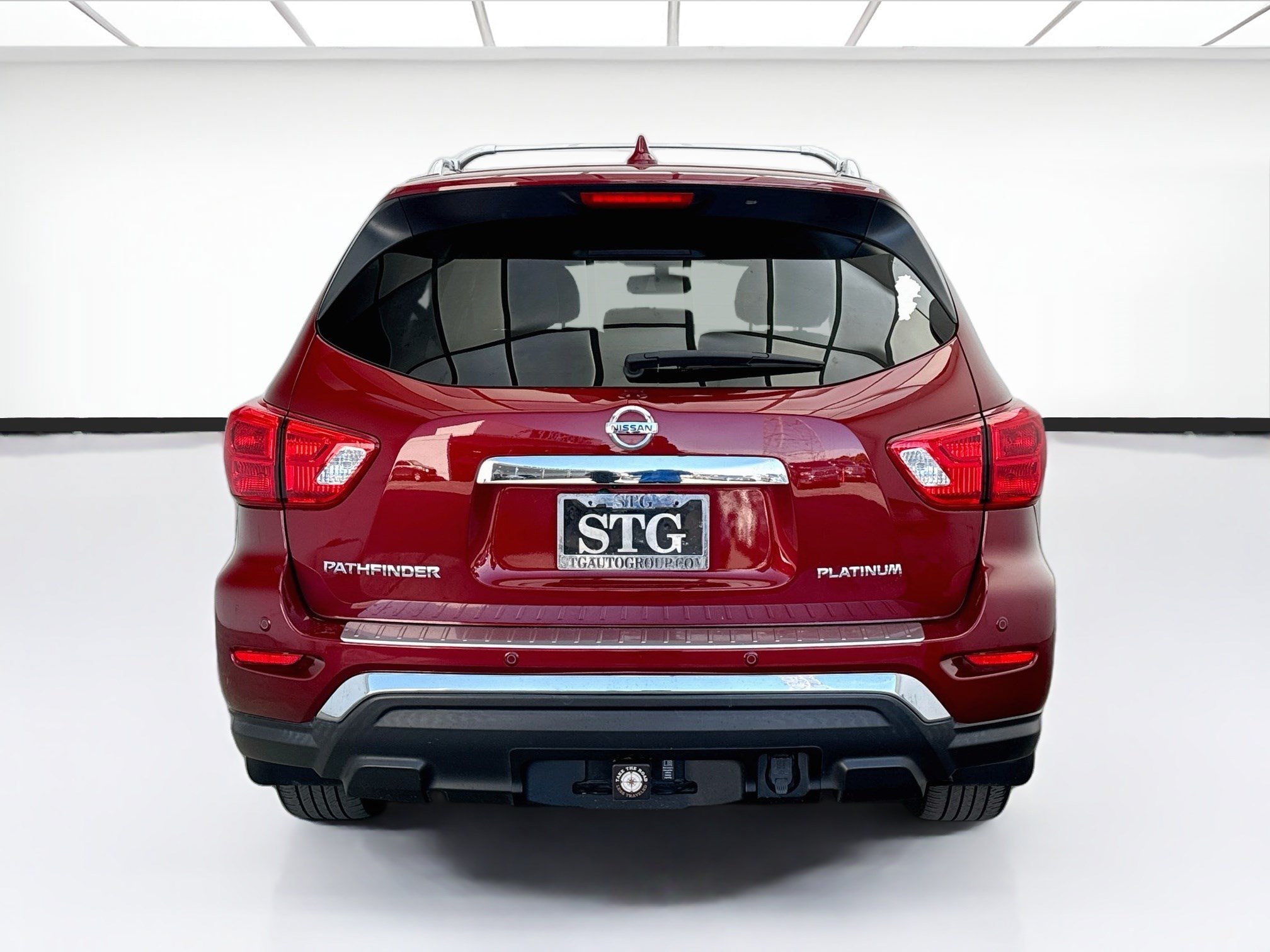 Used 2019 Nissan Pathfinder Platinum w/ Cargo Package FWD image 5