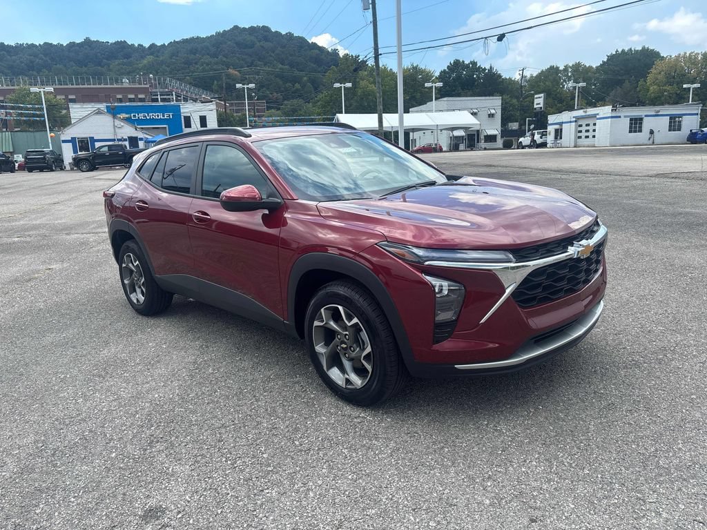 Used 2025 Chevrolet Trax LT FWD image 7