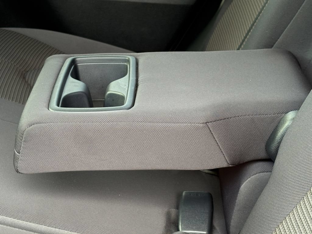 Used 2023 Toyota Highlander LE FWD image 16