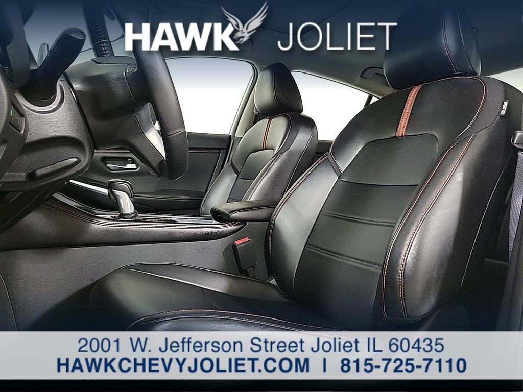 Used 2025 Nissan Sentra SR w/ SR Premium Package image 12