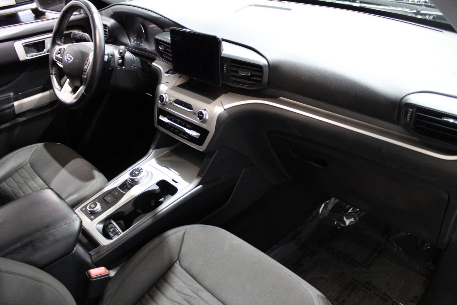 Used 2020 Ford Explorer XLT image 33