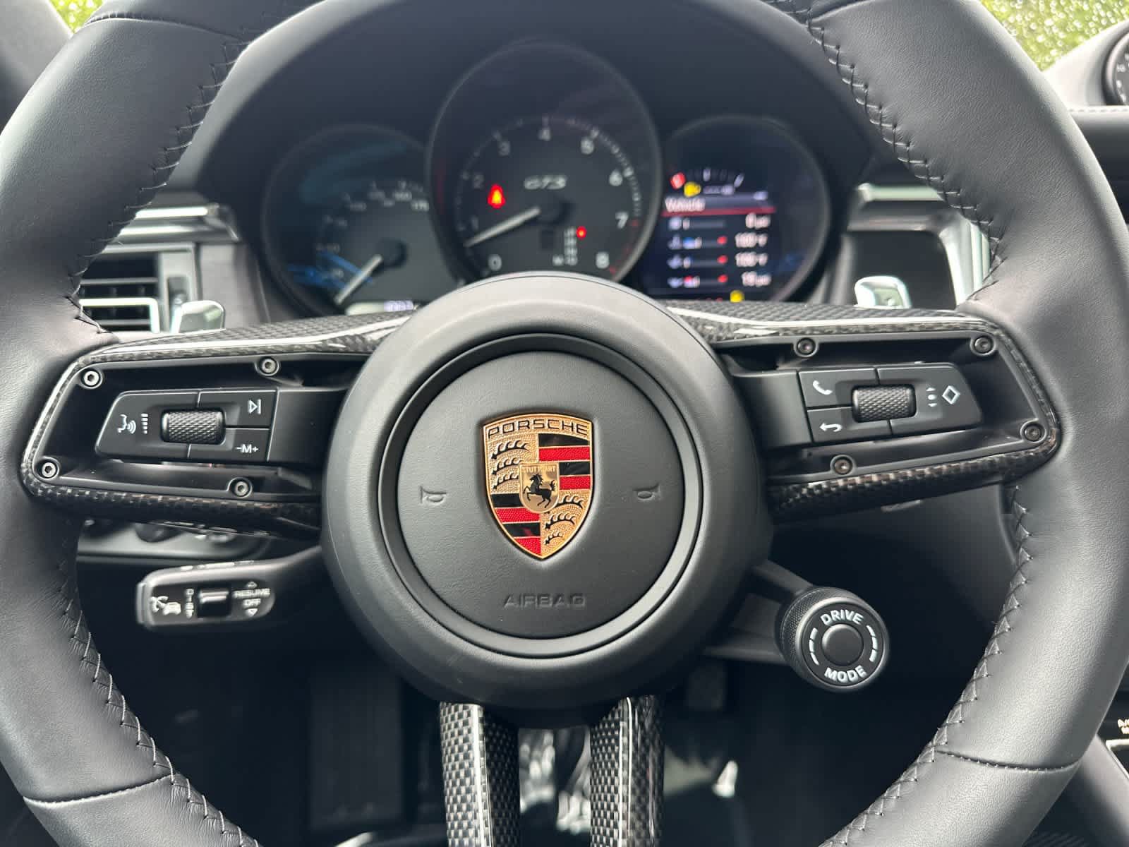 Certified 2025 Porsche Macan GTS AWD/4WD image 24