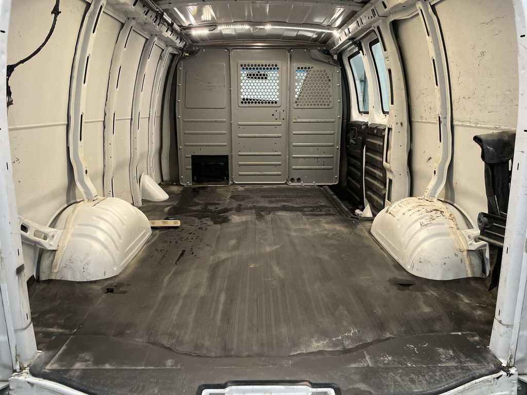 Used 2017 GMC Savana 2500 RWD image 15