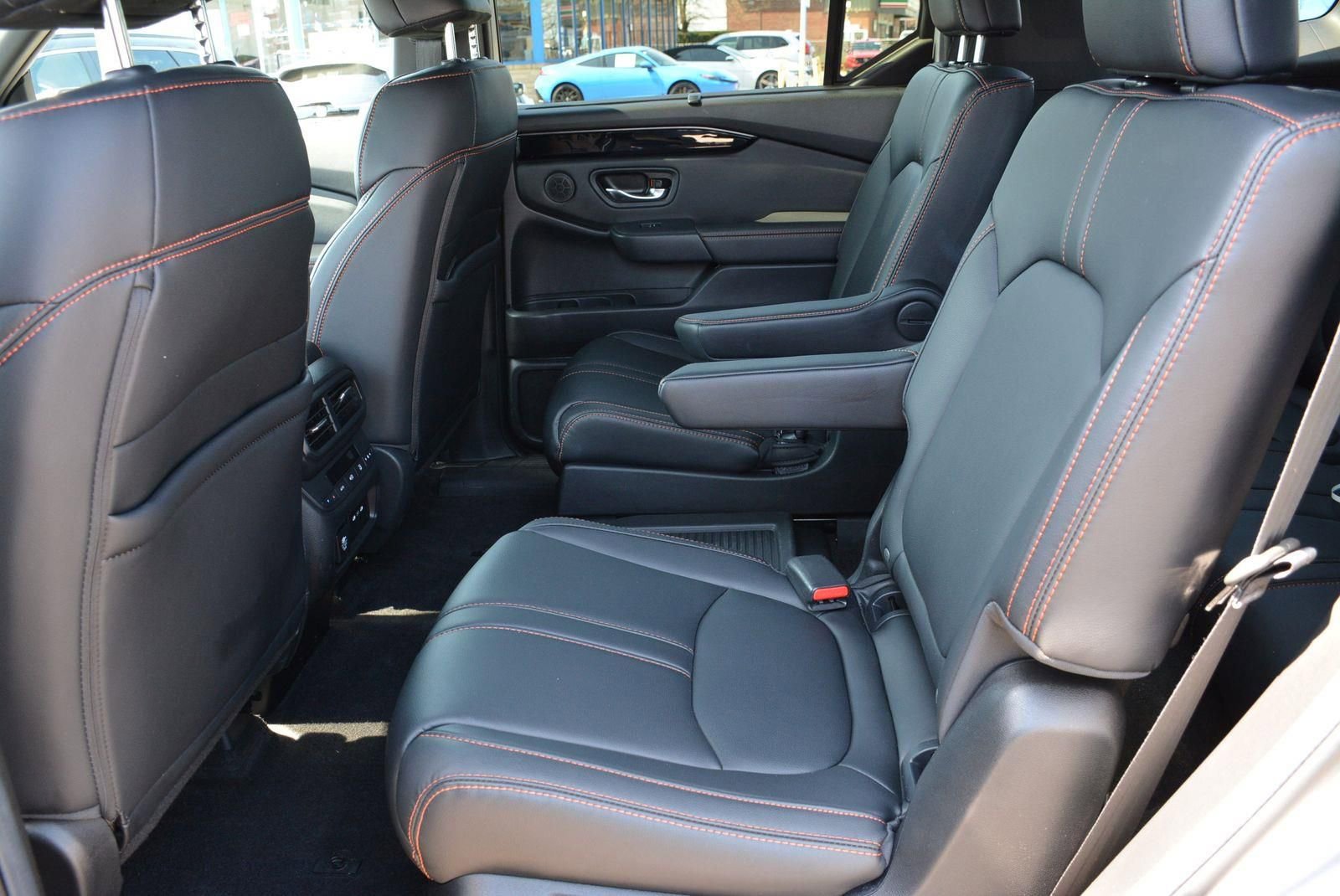 Used 2025 Honda Pilot TrailSport image 14