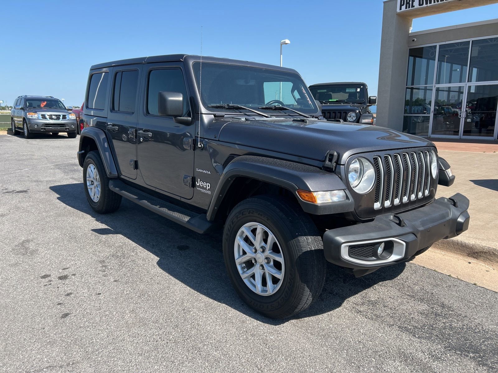 Used 2022 Jeep Wrangler Unlimited Sahara AWD/4WD image 3