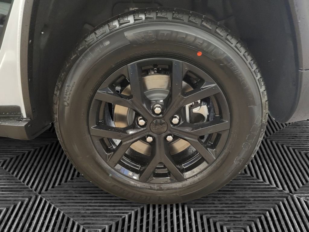 New 2025 Jeep Grand Cherokee L Altitude image 16