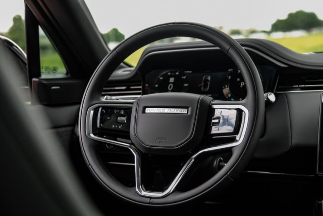 Used 2025 Land Rover Range Rover Sport AWD/4WD image 20