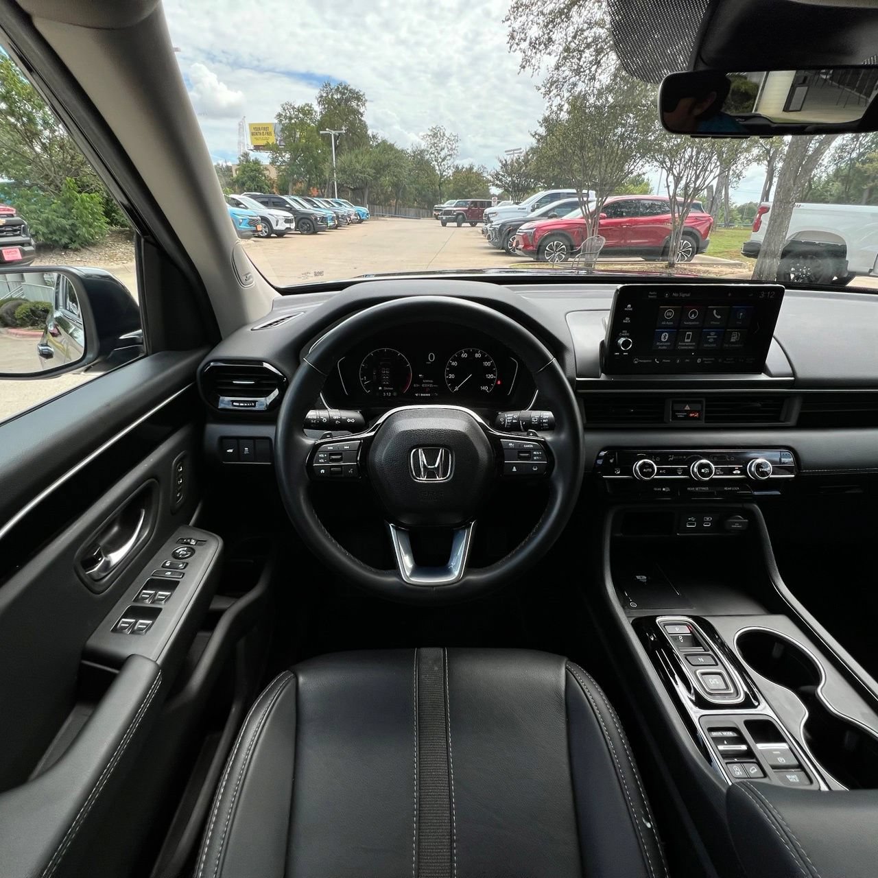 Used 2025 Honda Pilot Touring image 11