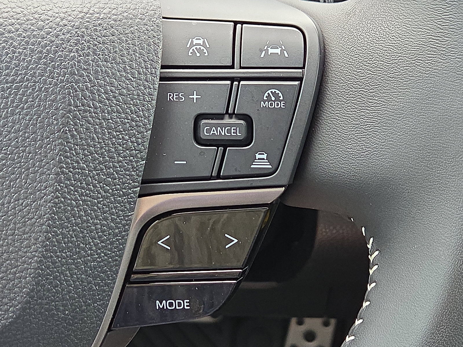 Used 2025 Toyota Camry SE image 22