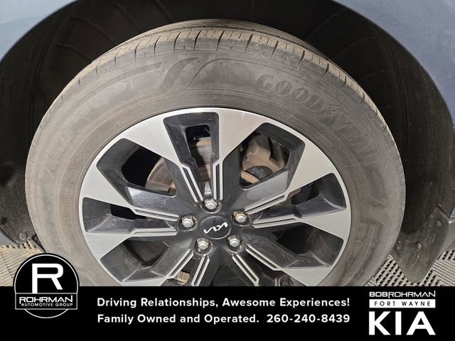 Certified 2023 Kia Carnival EX image 12