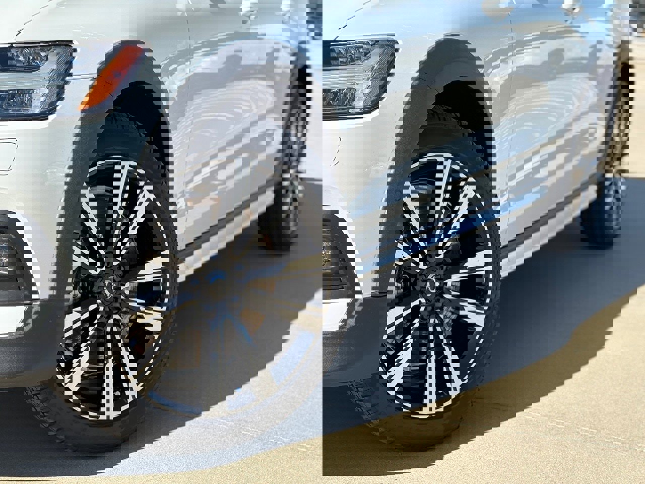 New 2026 Volvo V60 B5 Cross Country Ultra w/ Protection Package Premier image 10