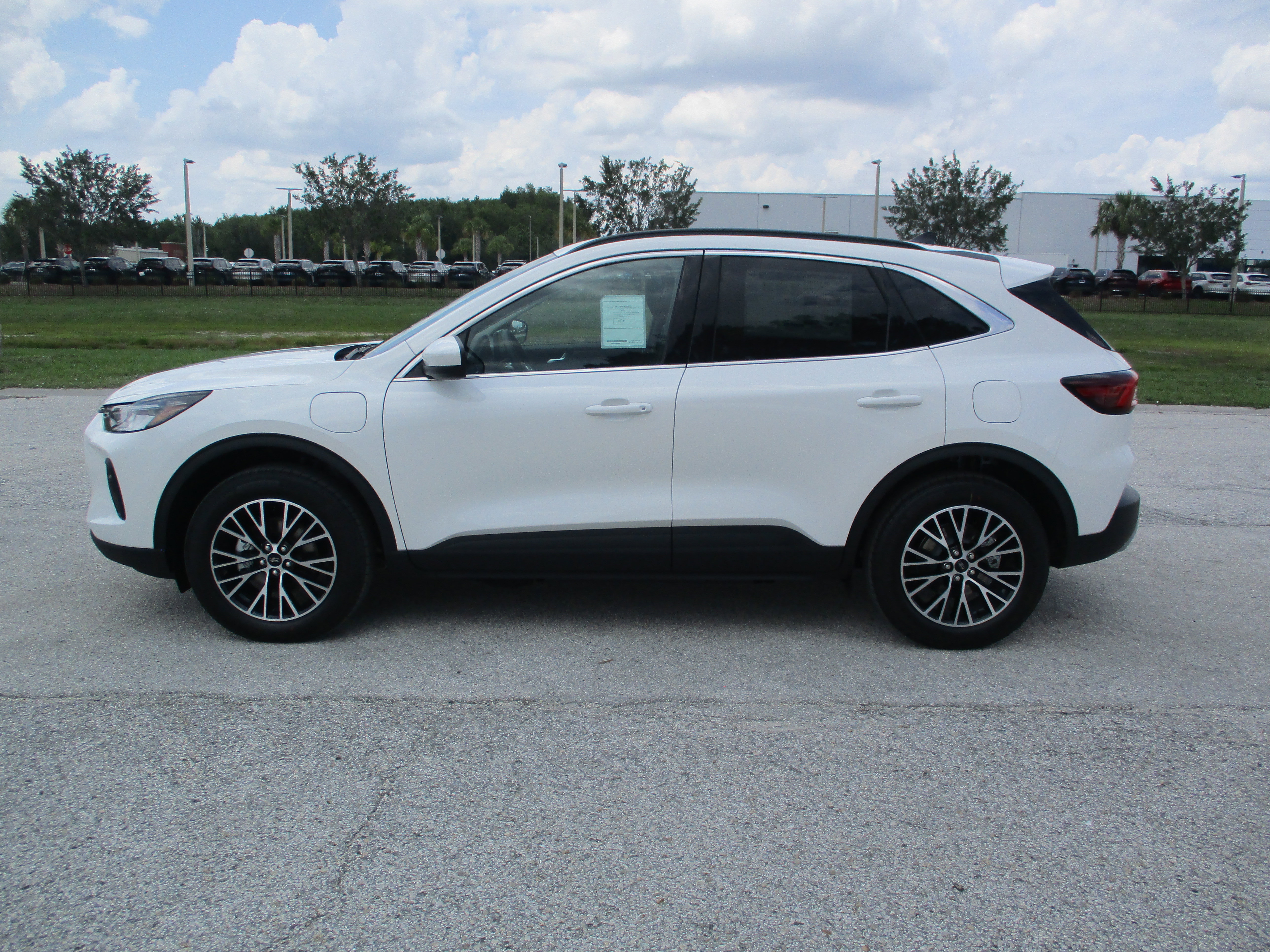 Used 2025 Ford Escape SE FWD image 4