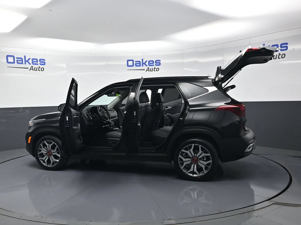 Certified 2022 Kia Seltos SX w/ Sunroof Package AWD/4WD image 58