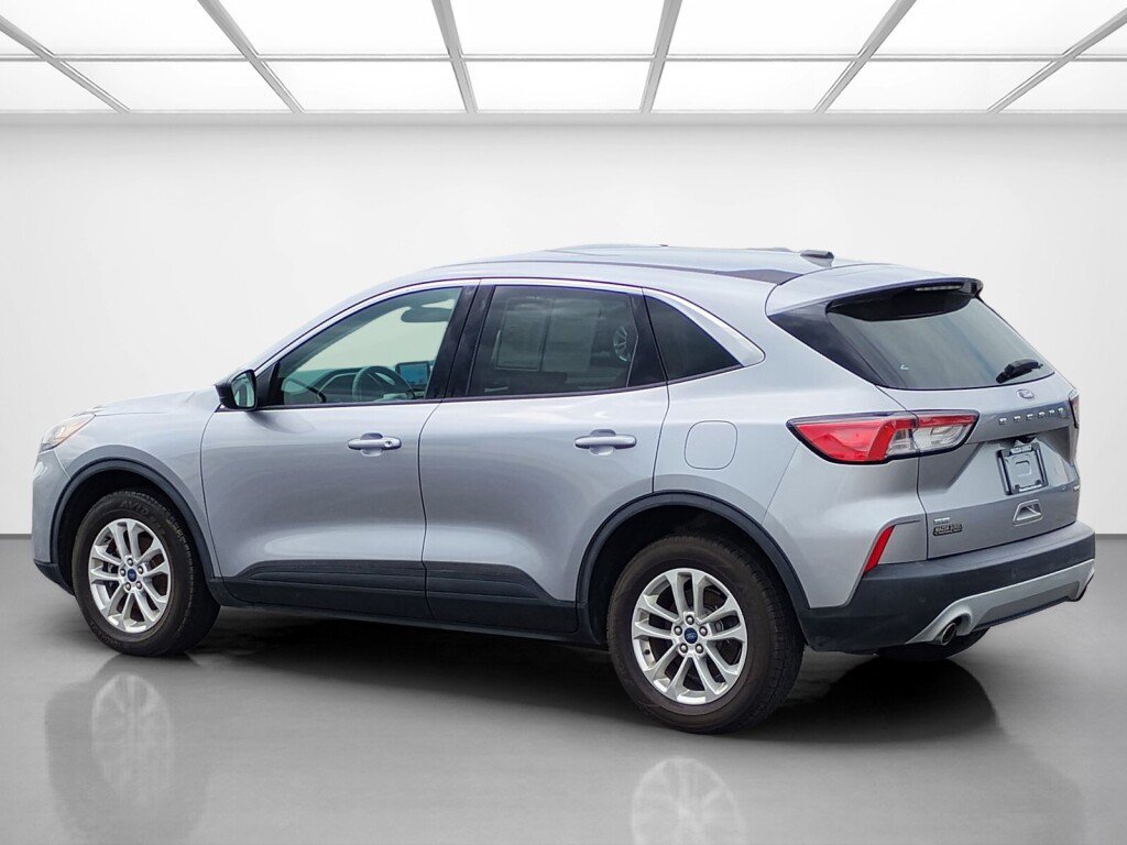 Used 2022 Ford Escape SE w/ Cold Weather Package AWD/4WD image 3