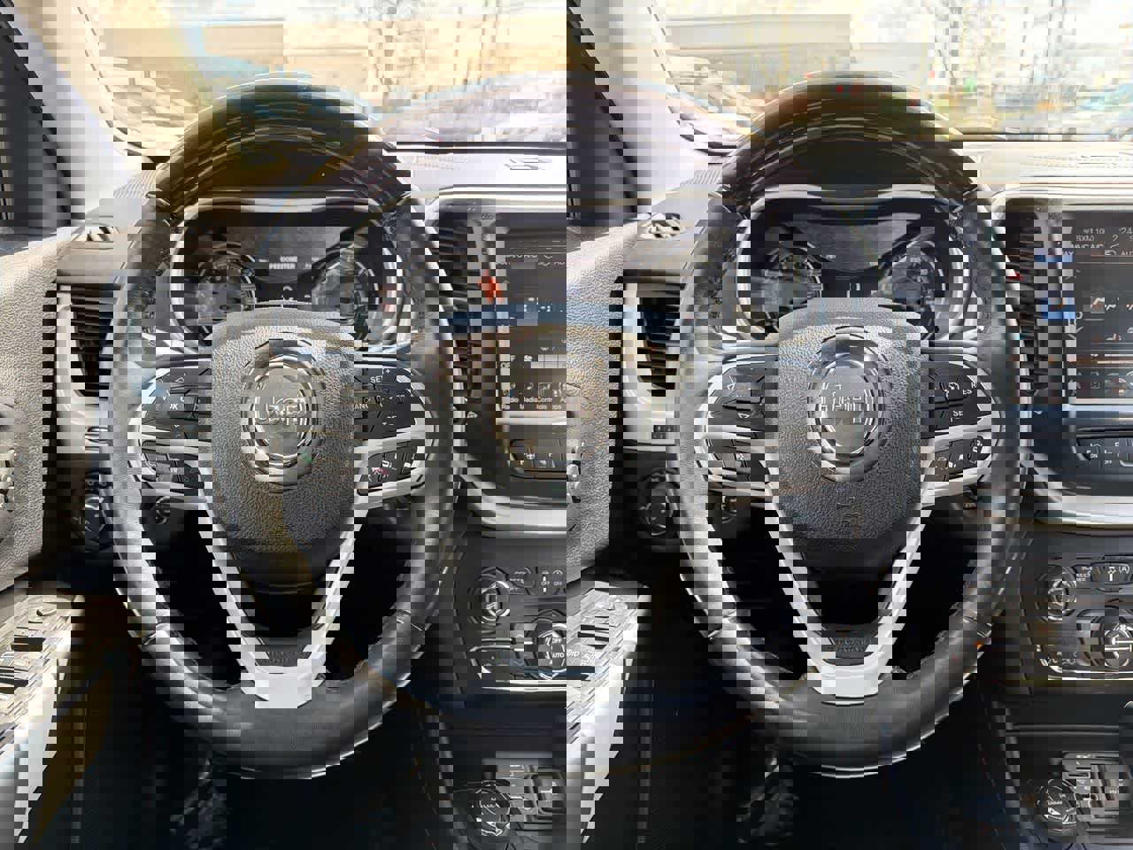 Used 2017 Jeep Cherokee Overland w/ Technology Group image 28