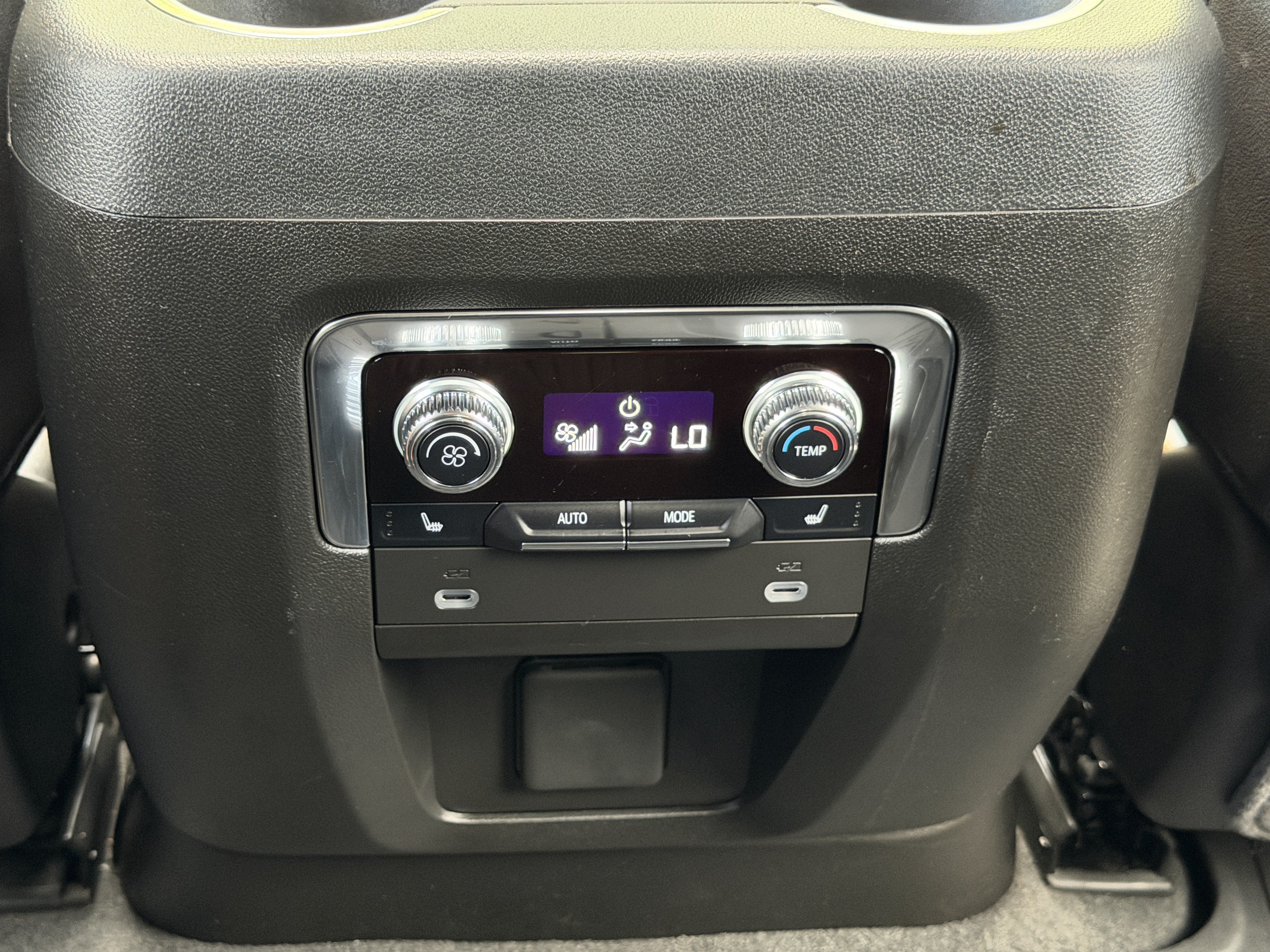 Used 2024 GMC Yukon AT4 w/ AT4 Premium Plus Package AWD/4WD image 30