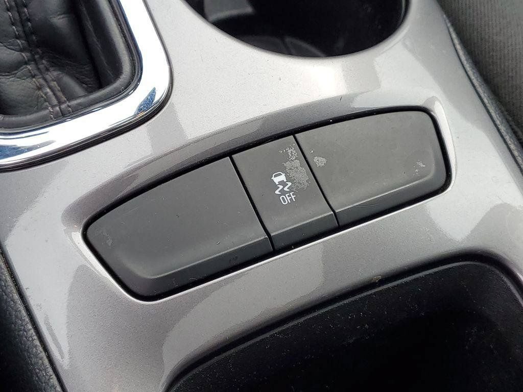 Used 2018 Chevrolet Cruze LT w/ Sun And Sound Package FWD image 19
