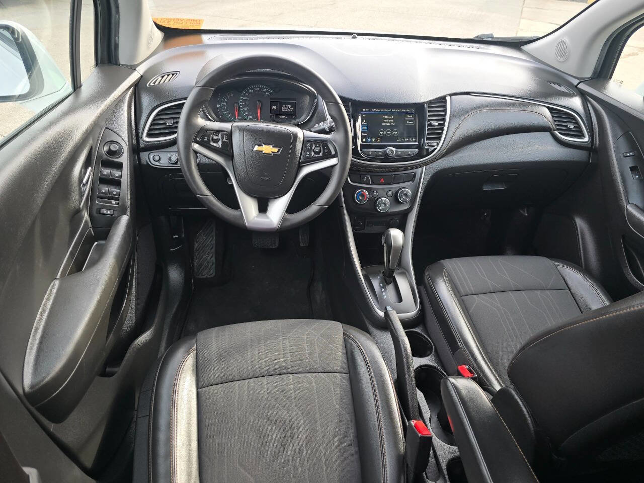 Used 2018 Chevrolet Trax LT w/ LT Convenience Package image 12