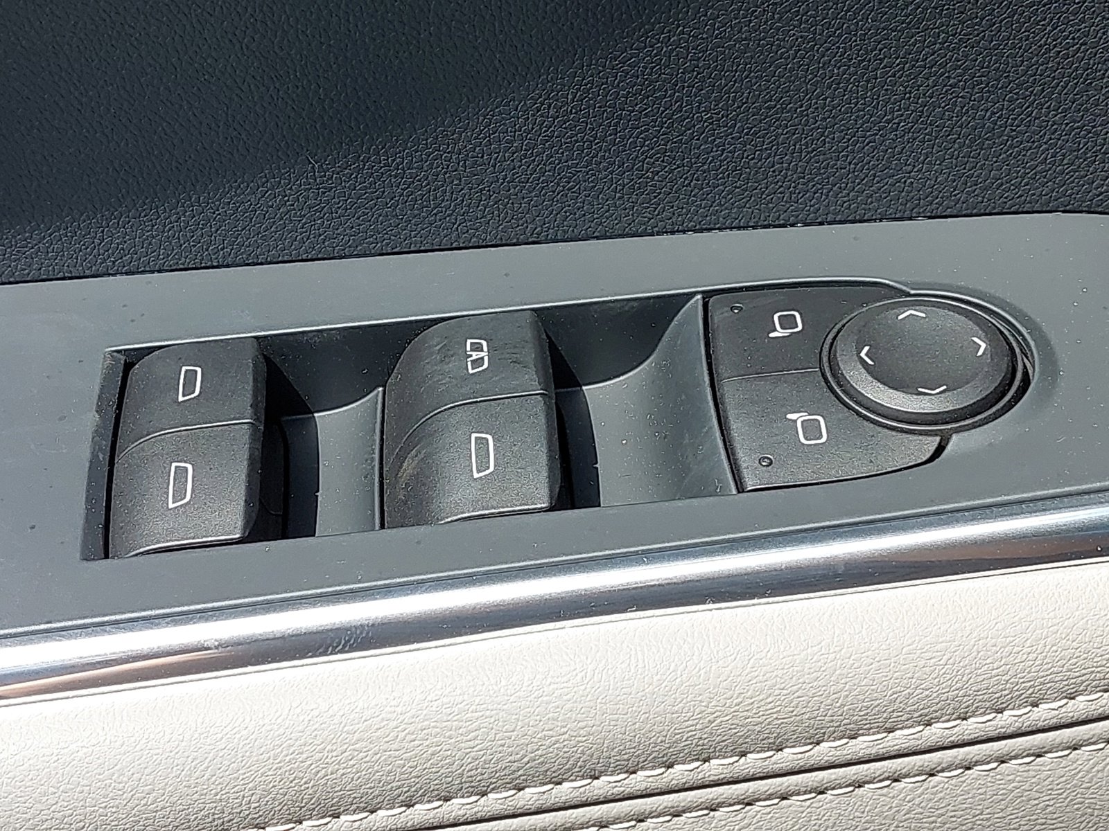 New 2025 GMC Acadia Elevation image 30