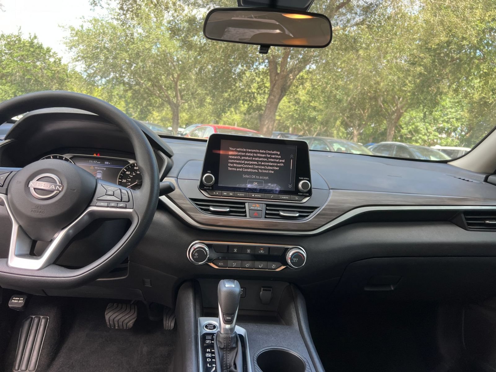 Used 2025 Nissan Altima 2.5 SV FWD image 33