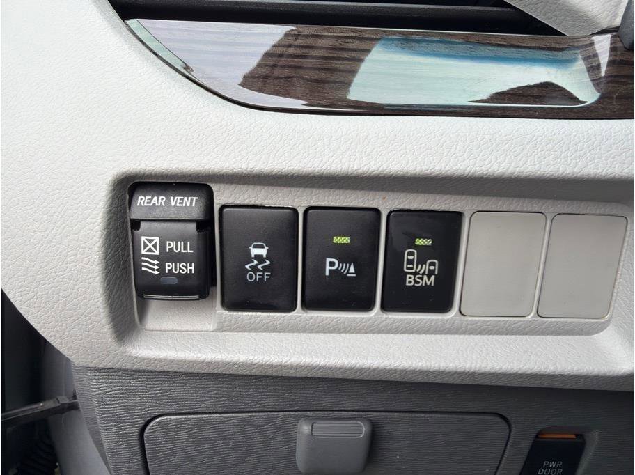 Used 2015 Toyota Sienna XLE Premium image 23