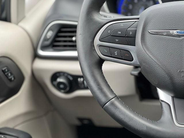 Used 2021 Chrysler Pacifica Touring-L FWD image 32