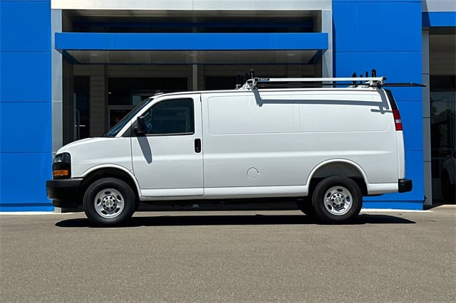 New 2025 Chevrolet Express 2500 Work Van w/ Driver Convenience Package image 9