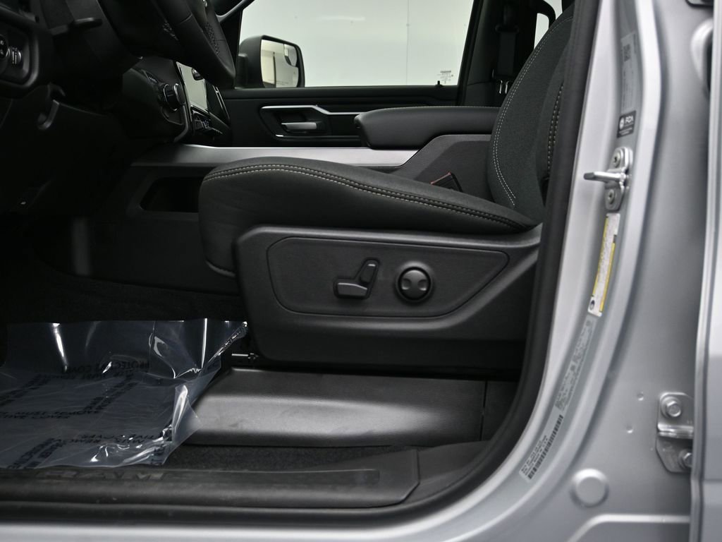 New 2026 RAM 1500 4x4 Crew Cab image 23