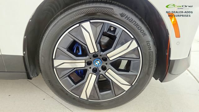 Used 2023 BMW iX xDrive50 w/ Sport Package AWD/4WD image 77