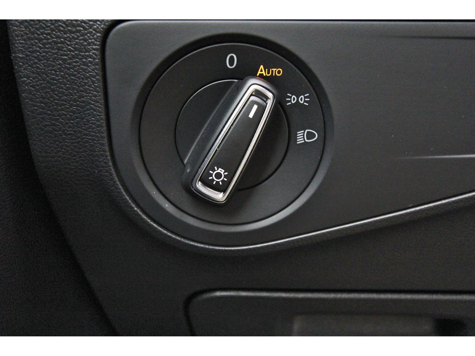 Used 2023 Volkswagen Tiguan SE FWD image 23