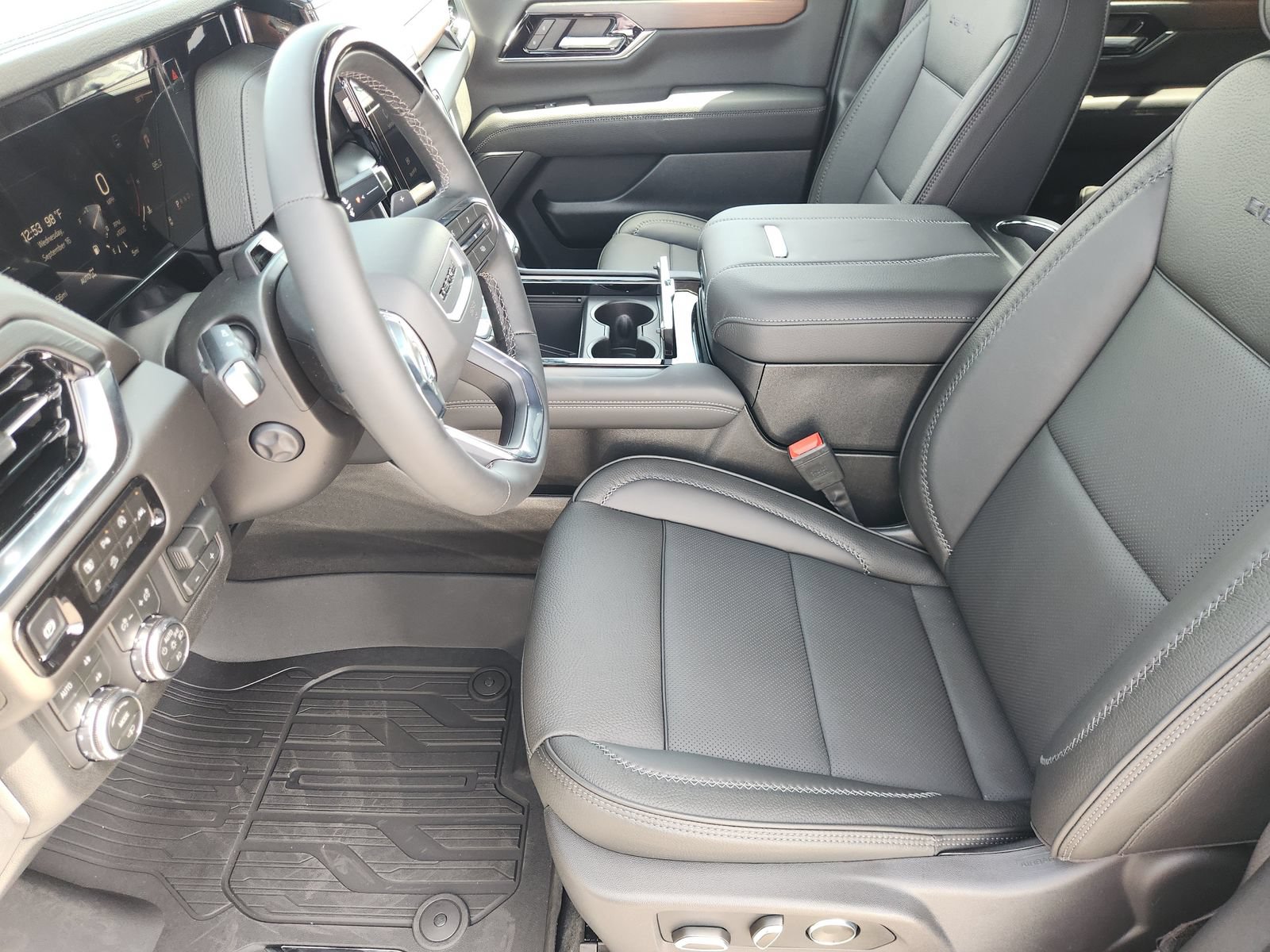 New 2026 GMC Yukon Denali w/ Denali Reserve Package AWD/4WD image 16