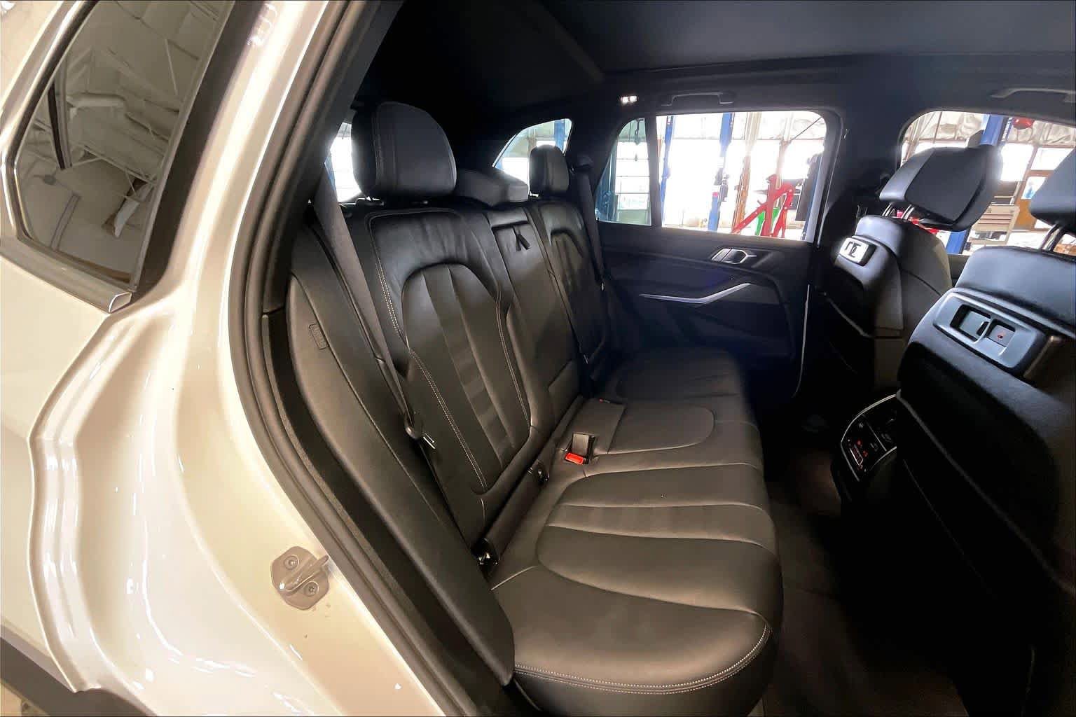 Used 2022 BMW X5 xDrive40i w/ Premium Package AWD/4WD image 18