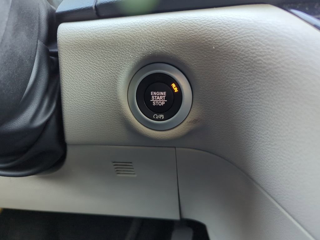 Used 2024 Chrysler Pacifica Touring-L image 28