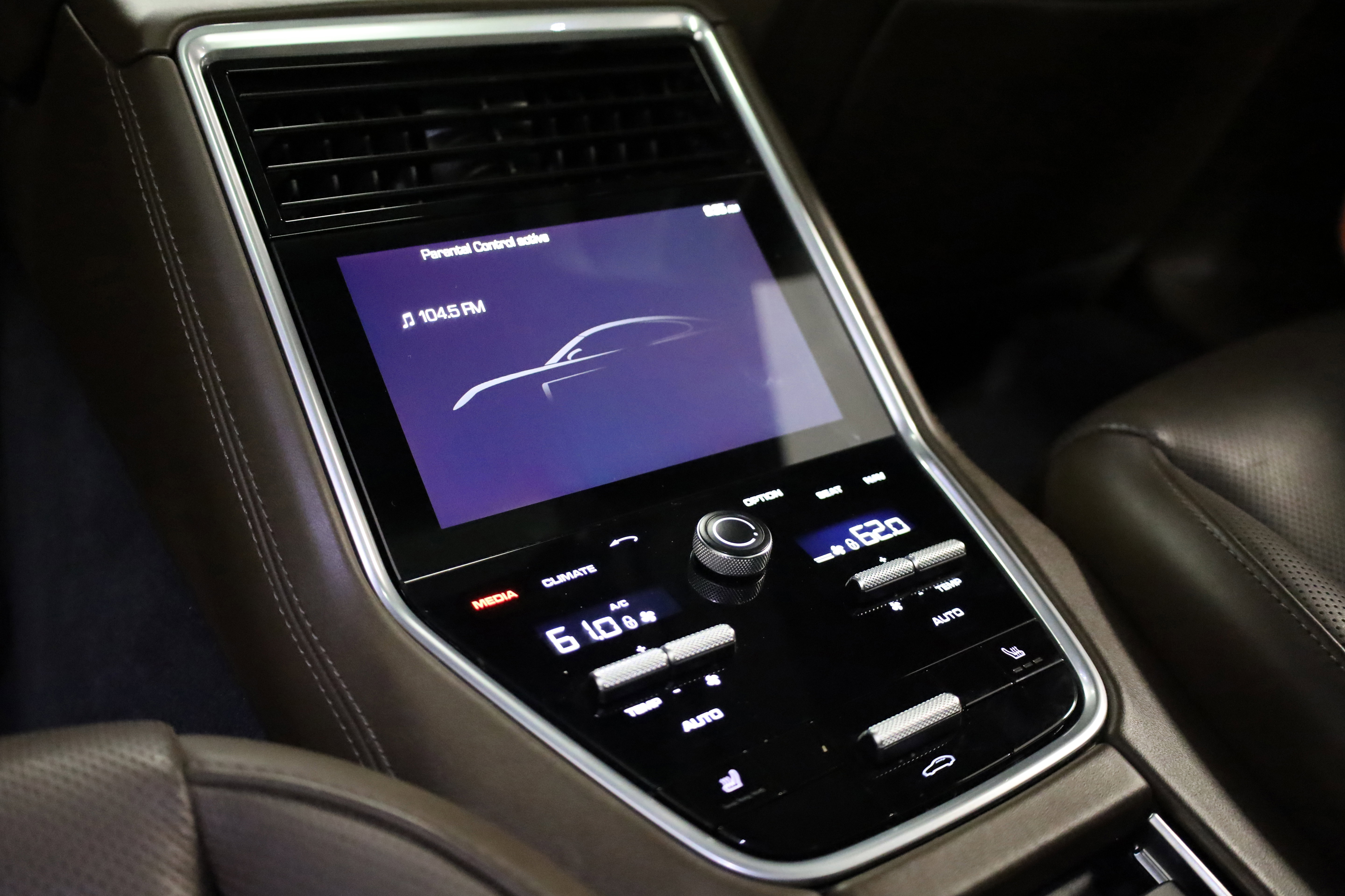 Used 2018 Porsche Panamera 4S image 42