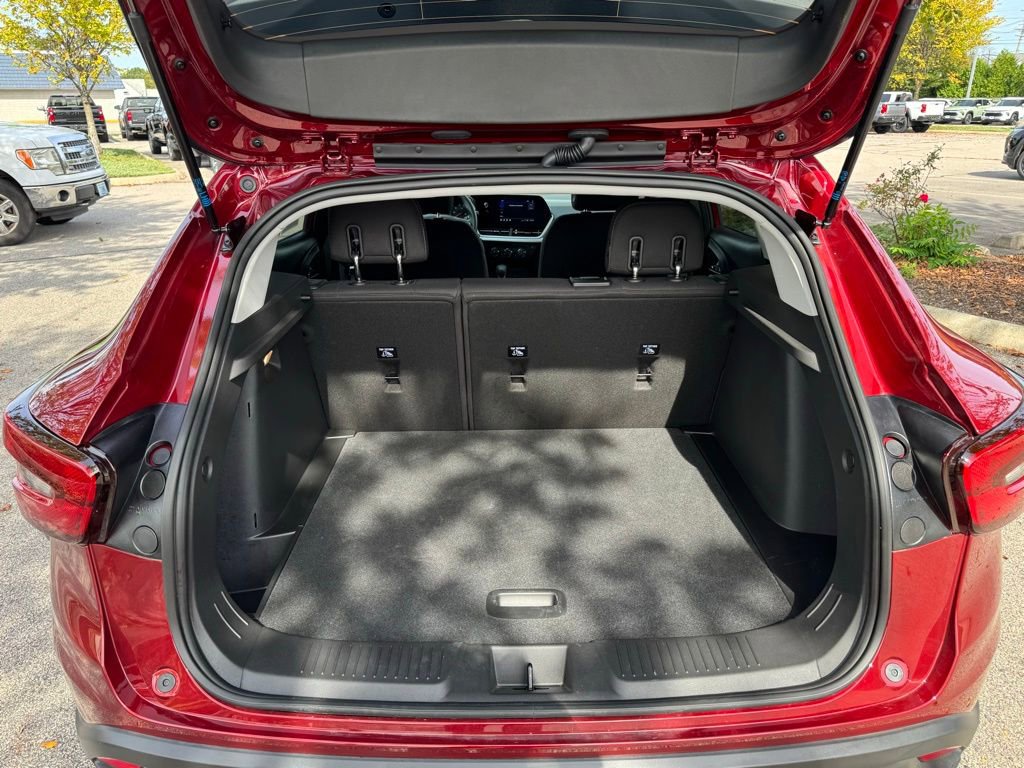 Used 2025 Chevrolet Trax LS w/ LS Convenience Package image 19