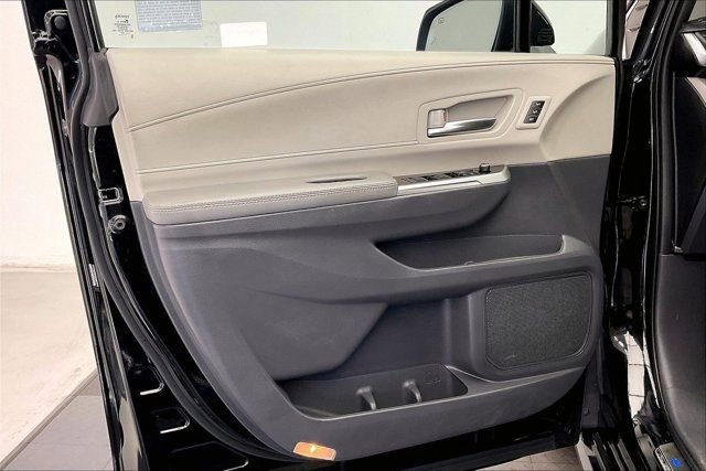 Used 2024 Toyota Sienna Limited image 26