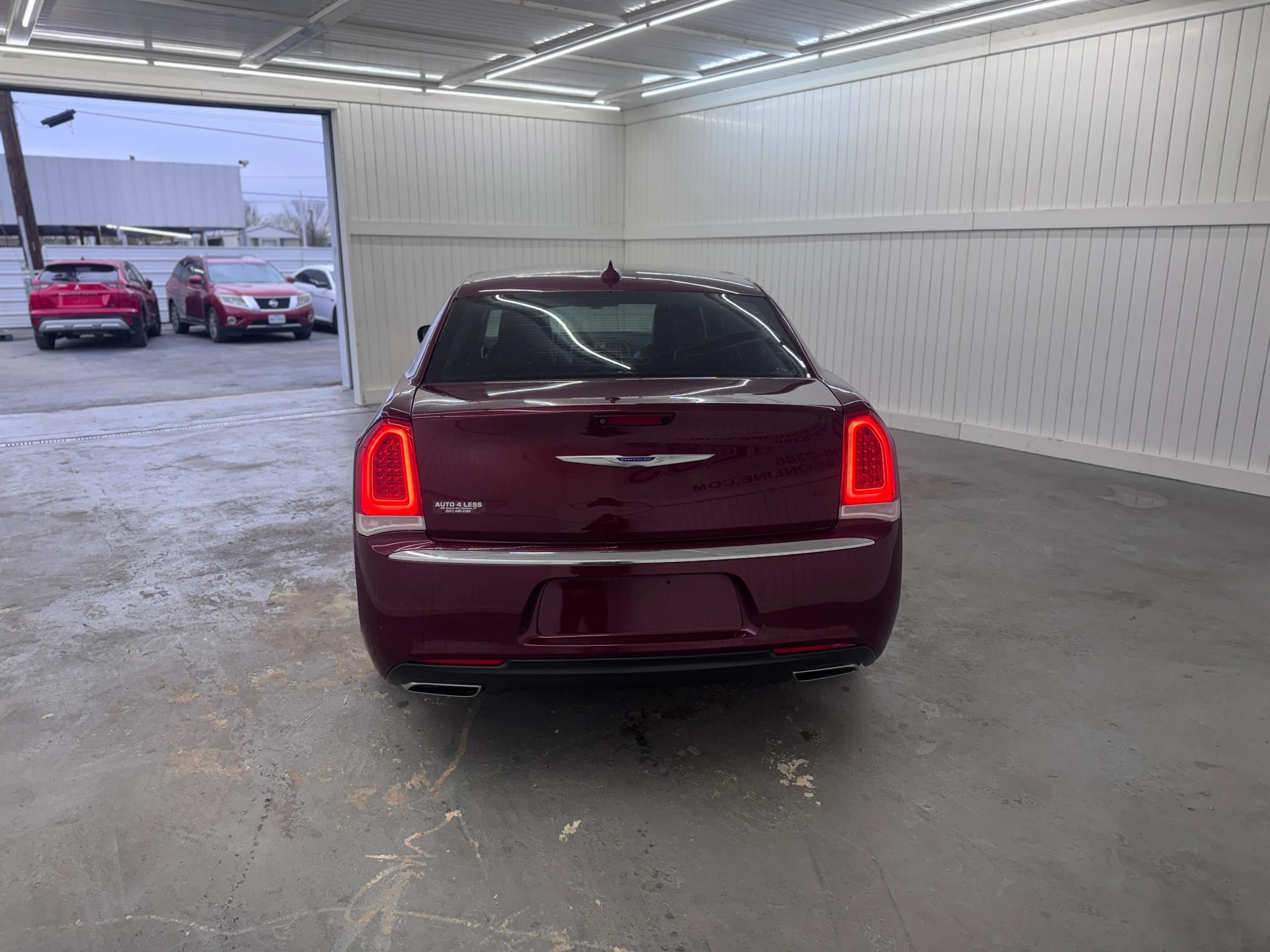 Used 2019 Chrysler 300 Limited AWD/4WD image 6