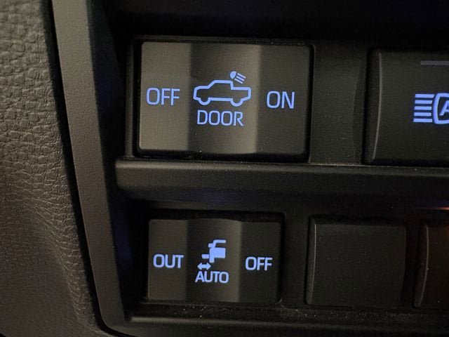 Used 2022 Toyota Tundra Capstone AWD/4WD image 13