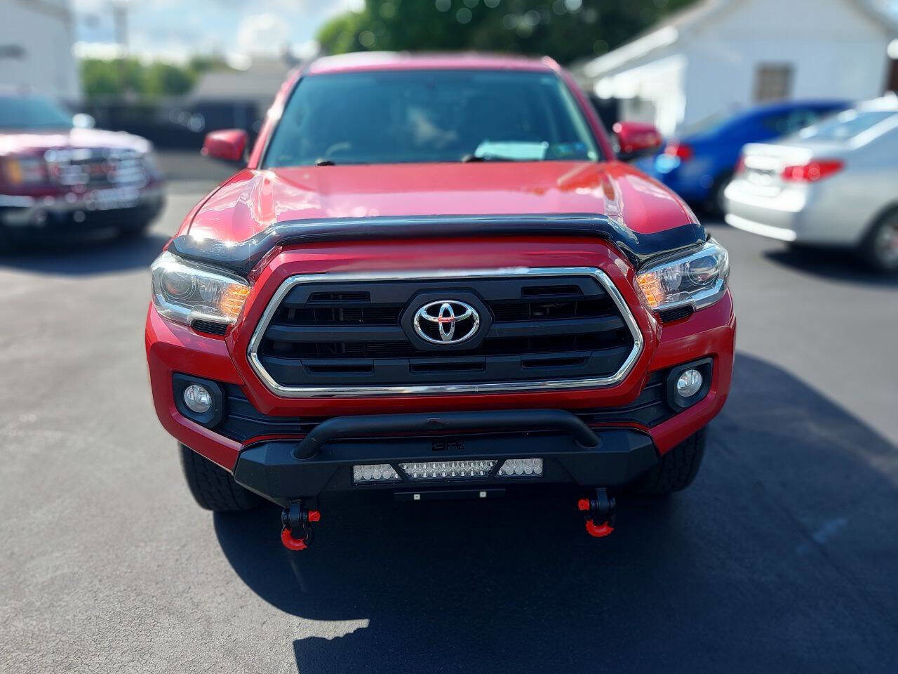 Used 2017 Toyota Tacoma TRD Off-Road image 3