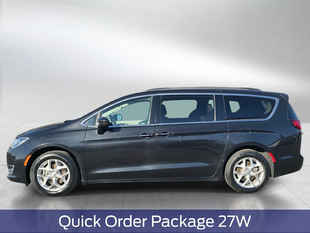Used 2020 Chrysler Pacifica Touring w/ Tire & Wheel Group FWD image 3
