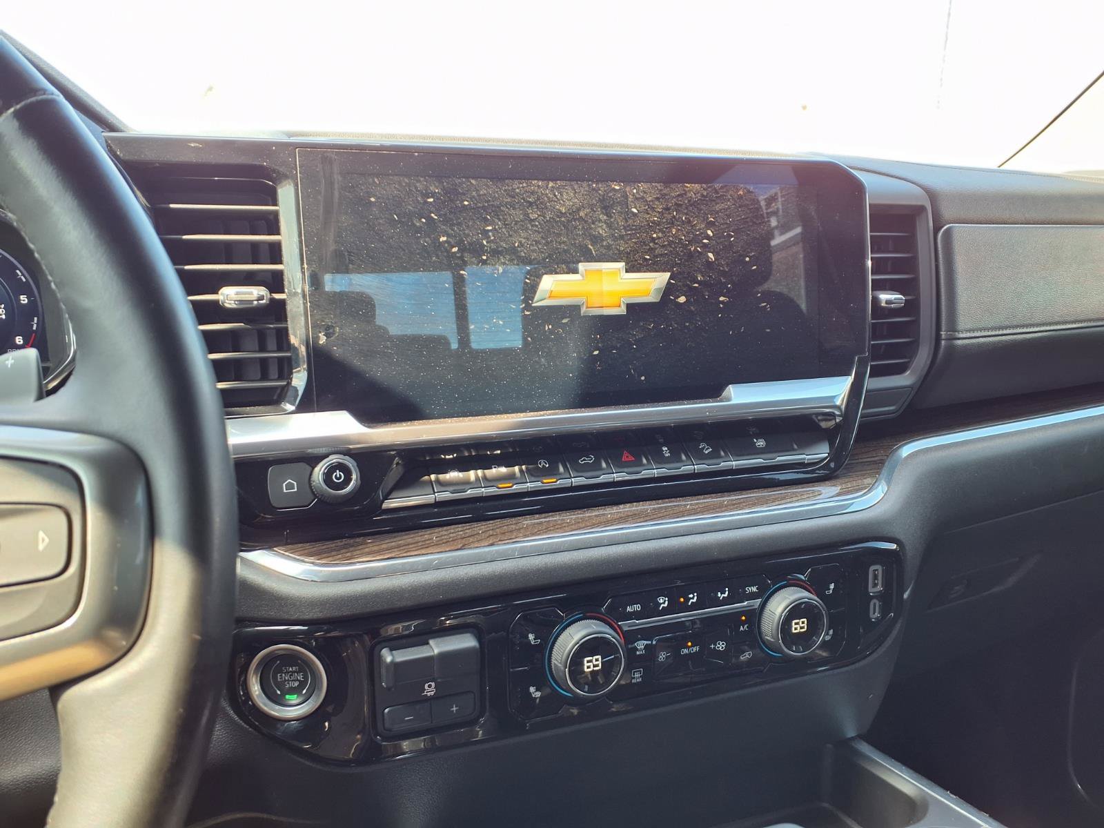 Used 2024 Chevrolet Silverado 1500 LT Trail Boss w/ LT Trail Boss Premium Package AWD/4WD image 4